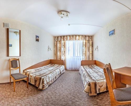 Nic8,5-8S Hotel Познан Екстериор снимка